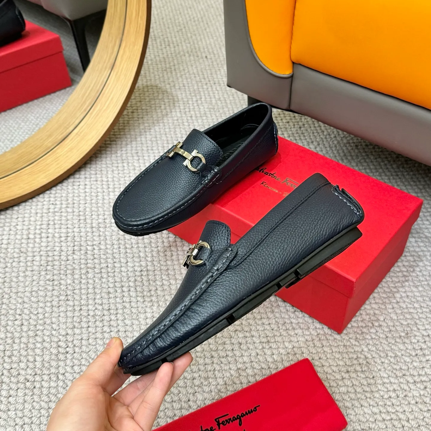 Men's men's shoes 💰420 (Yangli) Ferragamo 〰Ferragamo 2⃣️0⃣️2⃣️5️⃣ New series 👊🏻 Upper 🇮🇹 Italian imported calfskin, original outsole molding. Water-dyed sheepskin lining. The identity of every successful man is set off, and the upper and lower shoes are elegant and stable🚶🏻🚶🏻The high-end custom counter original replica is an eternal classic🔍️Number of codes: 38-46 with counter packaging